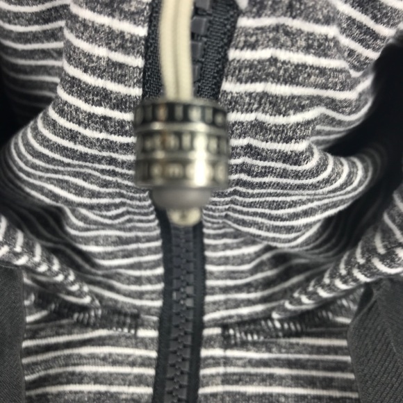 Lululemon Stride Jacket Size 2 - Picture 4 of 12